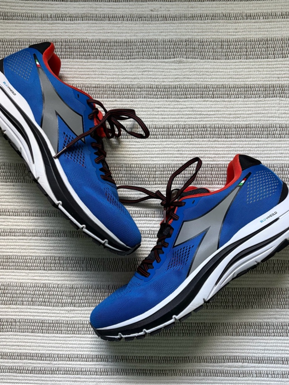 Diadora Mens Mythos Blushield 7 Vortice Shoes